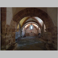 Crypt, Photo by Oosoom on Wikipedia.jpg
